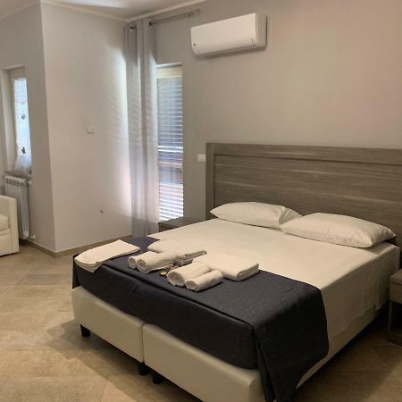 Stanza Vacanza Lo Stadio Sibari Bagian luar foto