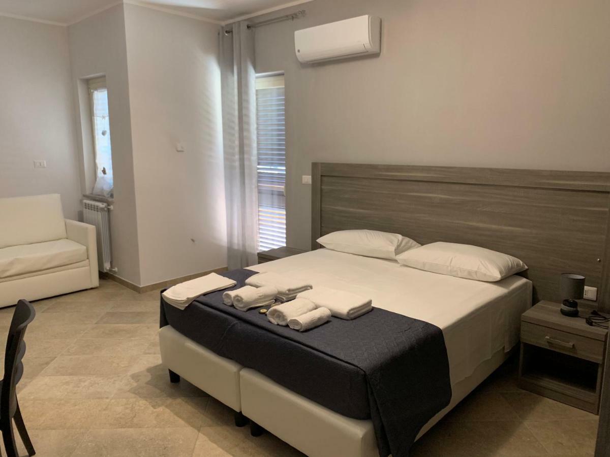 Stanza Vacanza Lo Stadio Sibari Bagian luar foto
