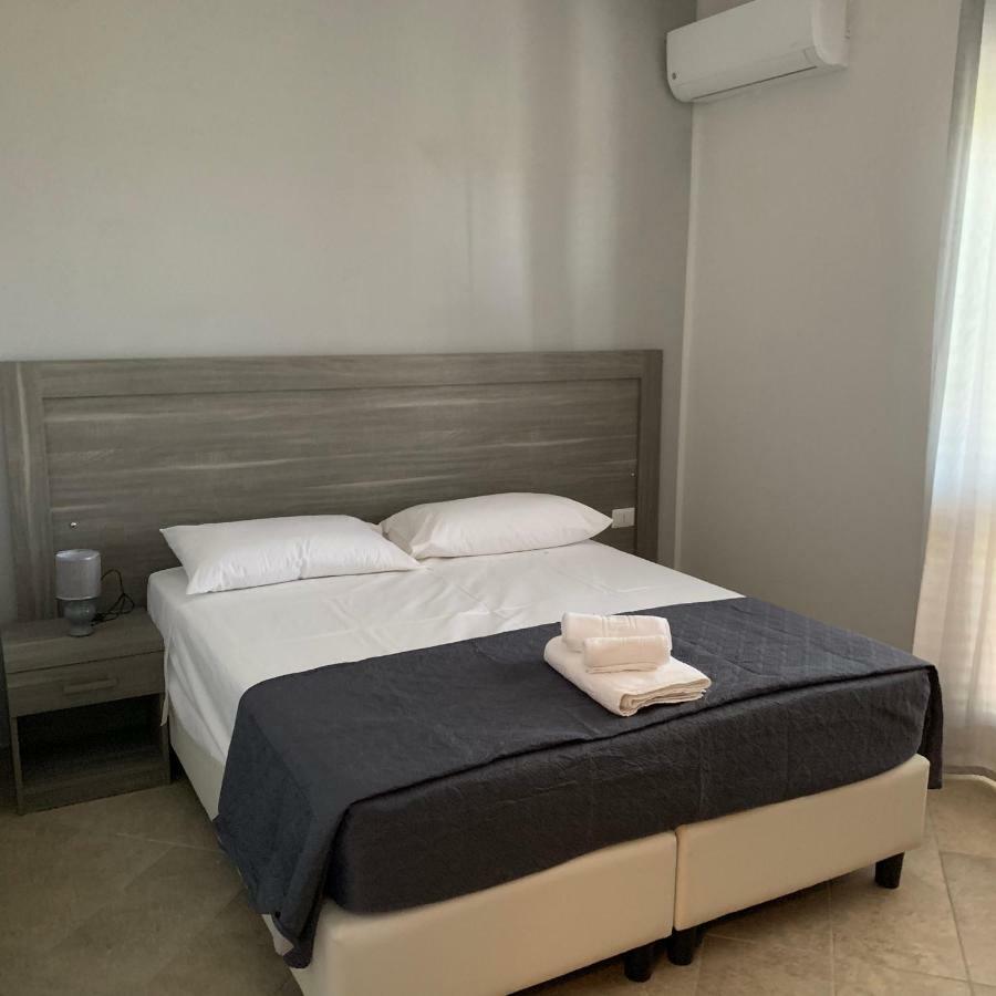 Stanza Vacanza Lo Stadio Sibari Bagian luar foto
